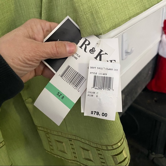 Ladies size 8 Green are  2 pc dress - Picture 4 of 4